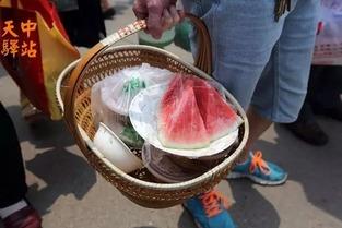 诸暨网红吃瓜事件