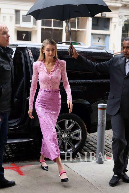 扭腰网红被吃瓜,吃瓜群众热议，真相究竟如何？”