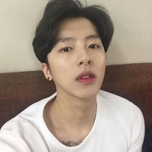 吃瓜网红头像照片男生,揭秘吃瓜网红男生头像背后的故事