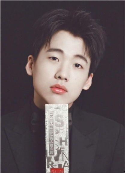 吃瓜网红事件女主叫什么,揭秘“吃瓜网红”事件女主角的真实身份